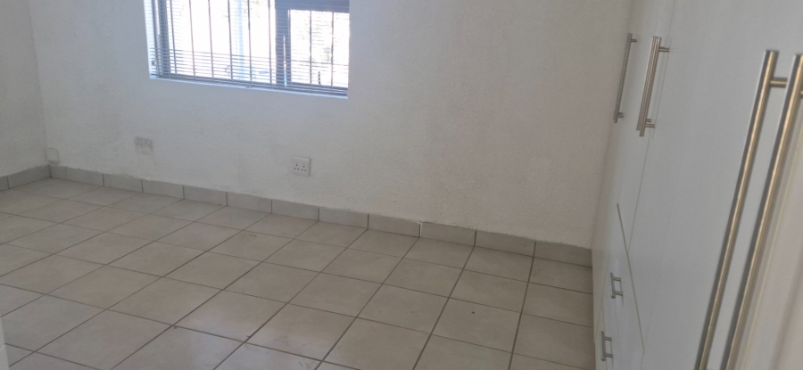 To Let 2 Bedroom Property for Rent in Belthorn Estate Western Cape